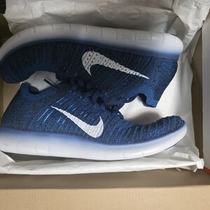 Nike Men's Blue Athletic Shoes